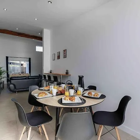 La Contemporaine Holiday home